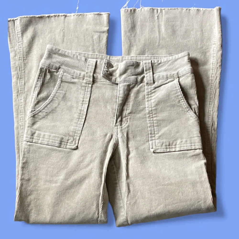 Forever 21 Cream Flared Corduroy Jeans Size Large EUC - Picture 2 of 6